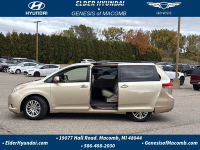 2014 Toyota Sienna XLE 8 Passenger