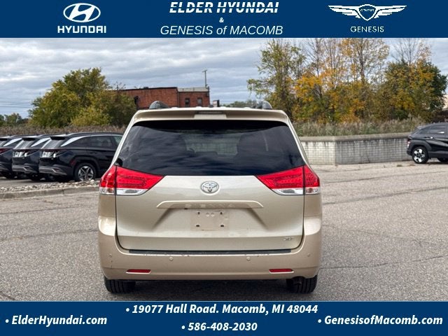 2014 Toyota Sienna XLE 8 Passenger