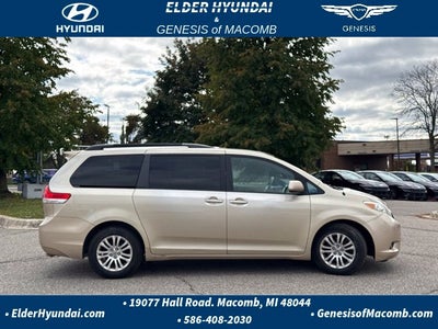 2014 Toyota Sienna XLE 8 Passenger