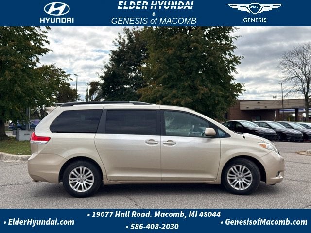 2014 Toyota Sienna XLE 8 Passenger