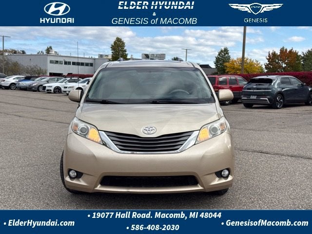 2014 Toyota Sienna XLE 8 Passenger