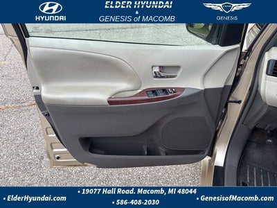 2014 Toyota Sienna XLE 8 Passenger